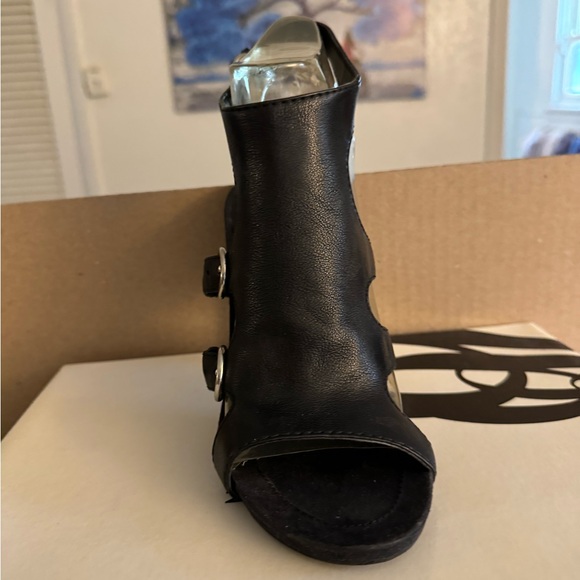 Heels 👠 - Picture 2 of 3